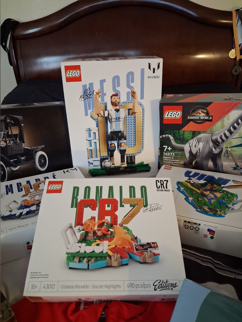 LOT LEGO  SEALED+PLUS LEGOLAND JACKET M,ALSO SEALED MASCOTS.GREAT!ADD NEW ITEMS!